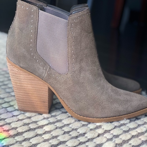 Marc fisher boot 
Style:Bellie
Suede
Ankle
Studded - Picture 5 of 6